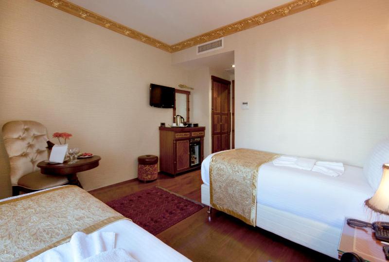 Special Offer - Double or Twin Room with One Way Airport Transfer image 2