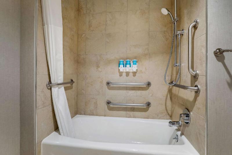 Deluxe Queen Room with Two Queen Beds - Accessible, Tub image 2