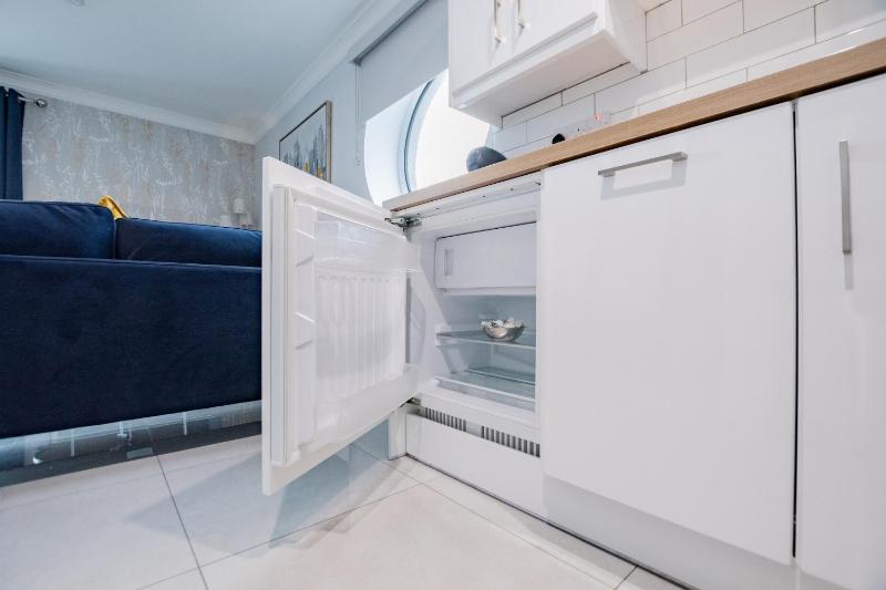 Eyre Arch Rest - image 10