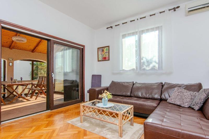 House Suric - image 4