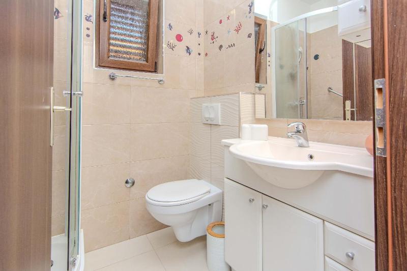House Suric - image 13