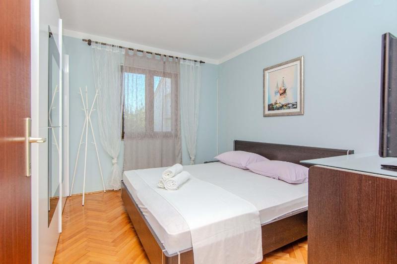 House Suric - image 15