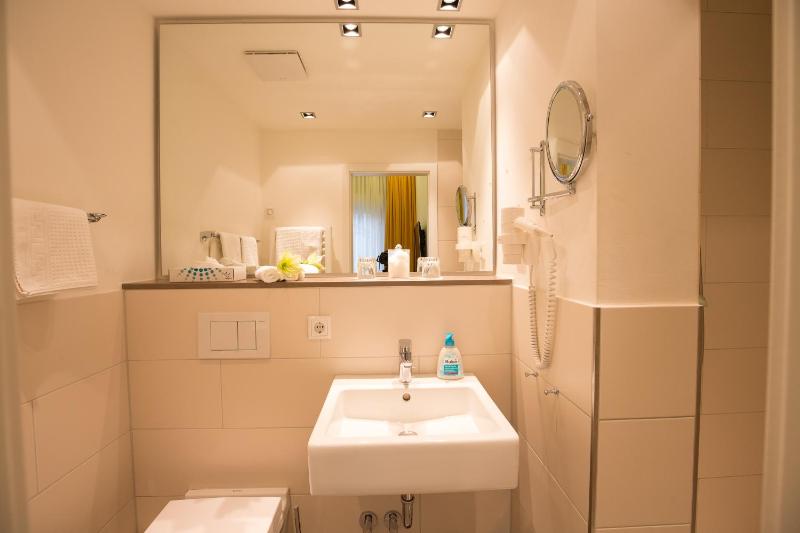 Standard Double Room image 3