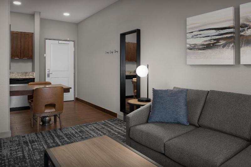One-Bedroom King Suite with Kitchen image 4
