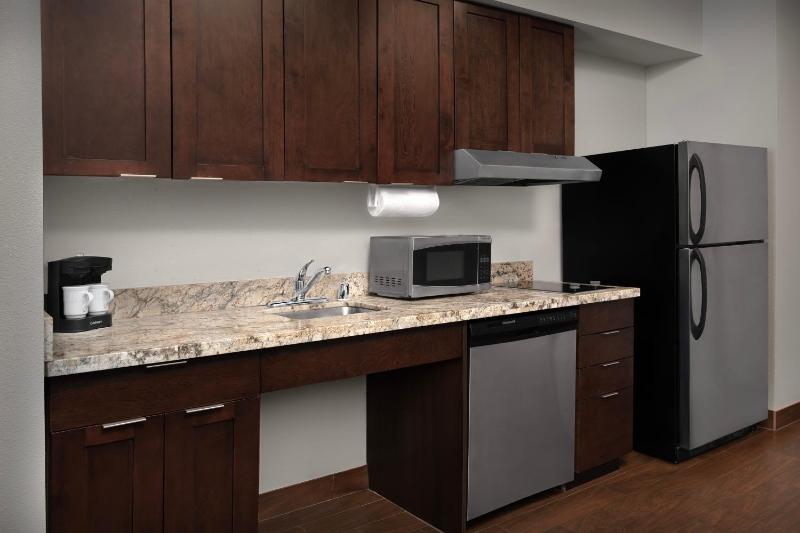 King Studio with Roll-In Shower and Kitchen - Mobility Accessible image 2