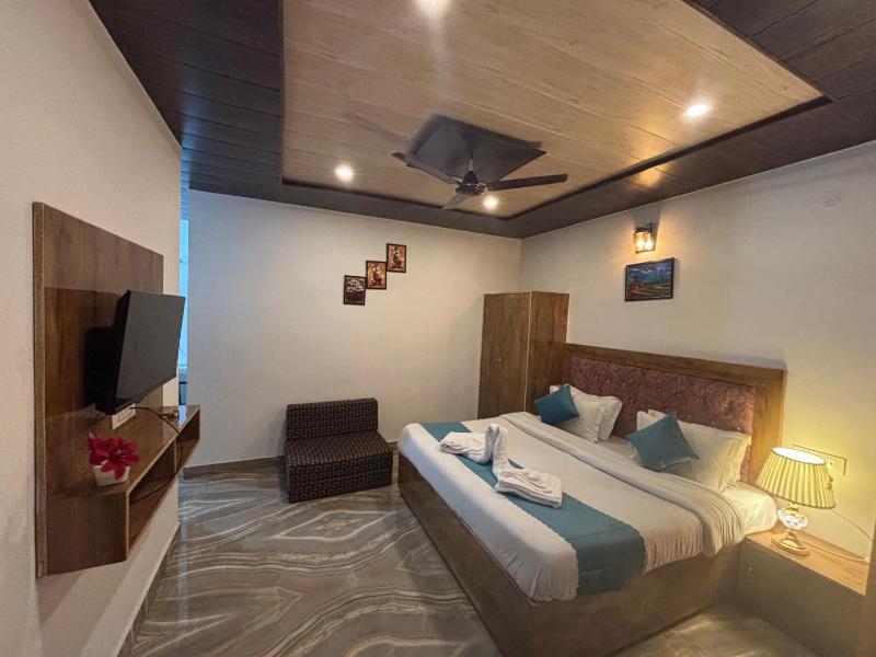 Vanasathli I Near Mall Road Kasauli I Open Garden & Rooftop - image 24
