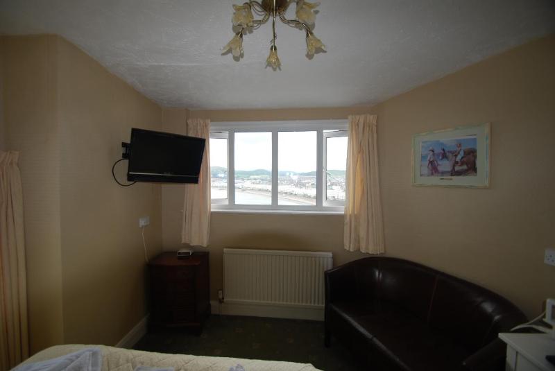 Double Room with Sea View image 2