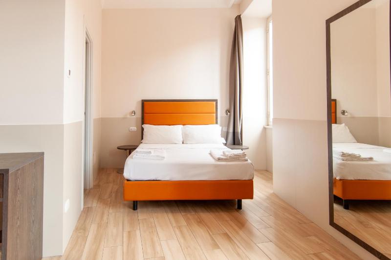 Double Room with City View image 3