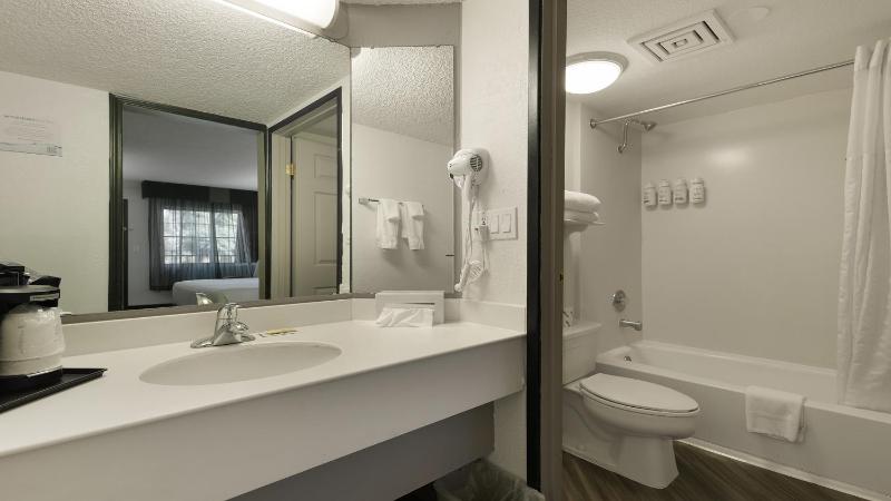 Executive King Room image 3