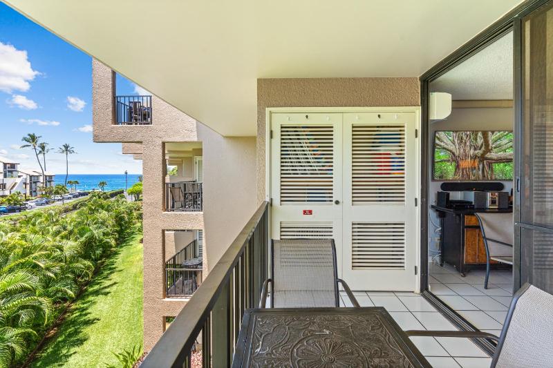 Rear Ocean View 2 Bedroom Single Level Condo at Kamaole Sands 9-305 - image 17