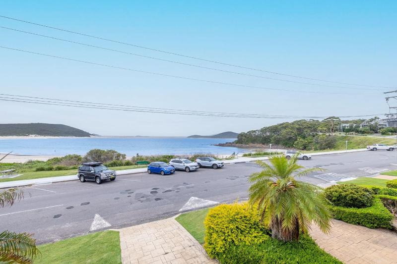 Tah Villa 1 68 Marine Dr - stunning views linen and air con - image 29