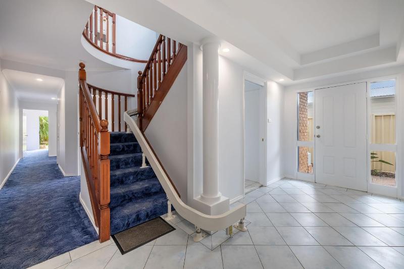 Tah Villa 1 68 Marine Dr - stunning views linen and air con - image 13