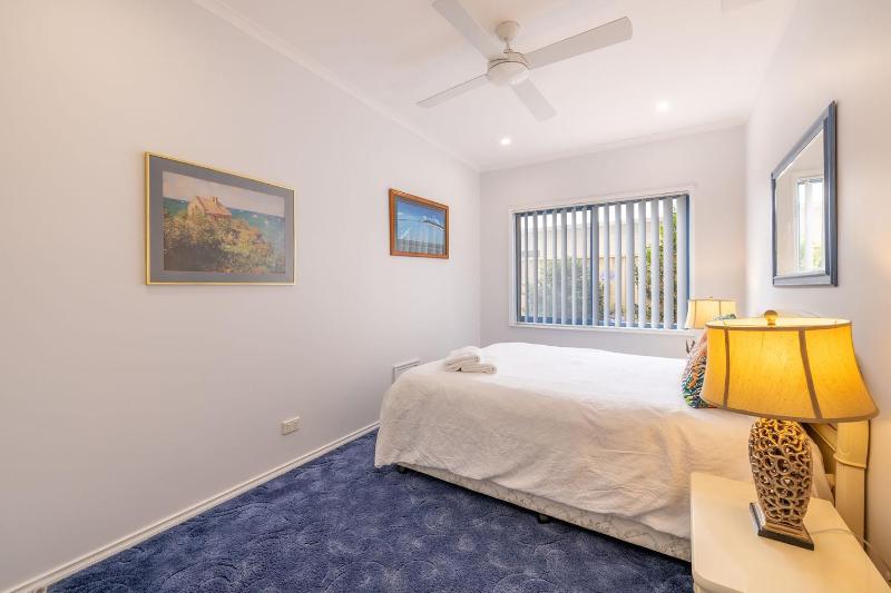 Tah Villa 1 68 Marine Dr - stunning views linen and air con - image 18