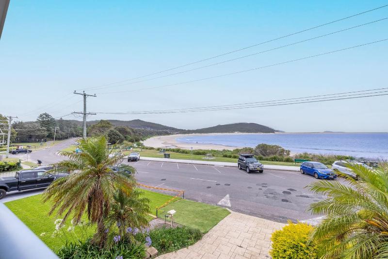 Tah Villa 1 68 Marine Dr - stunning views linen and air con - image 22