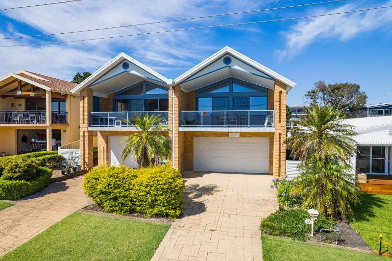 Tah Villa 1 68 Marine Dr - stunning views linen and air con - image 21