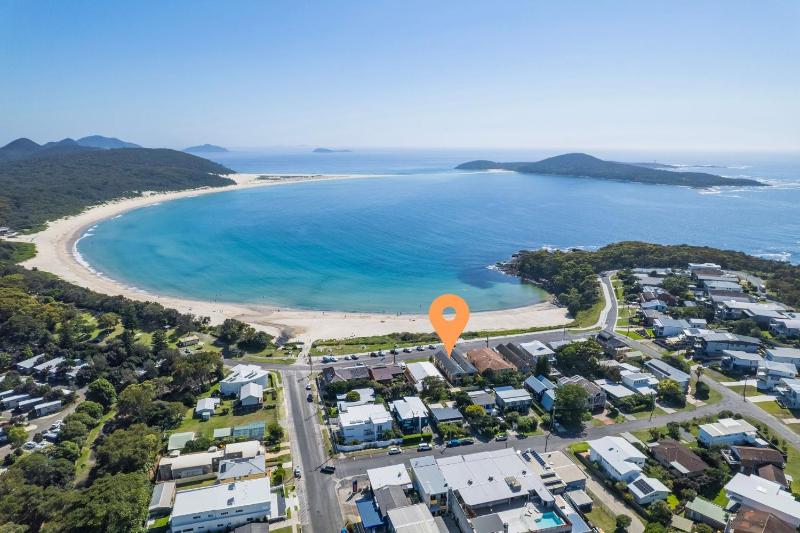 Tah Villa 1 68 Marine Dr - stunning views linen and air con - image 9
