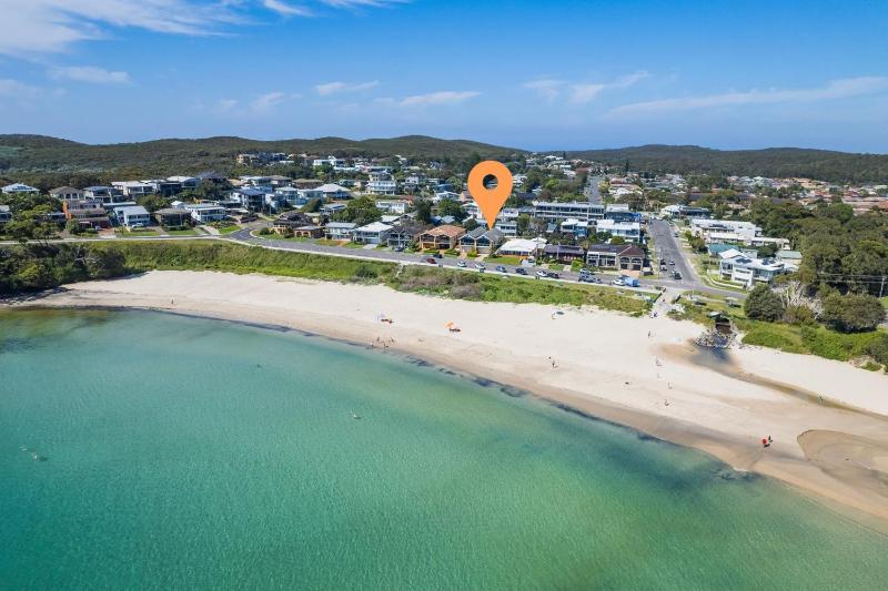 Tah Villa 1 68 Marine Dr - stunning views linen and air con - image 7