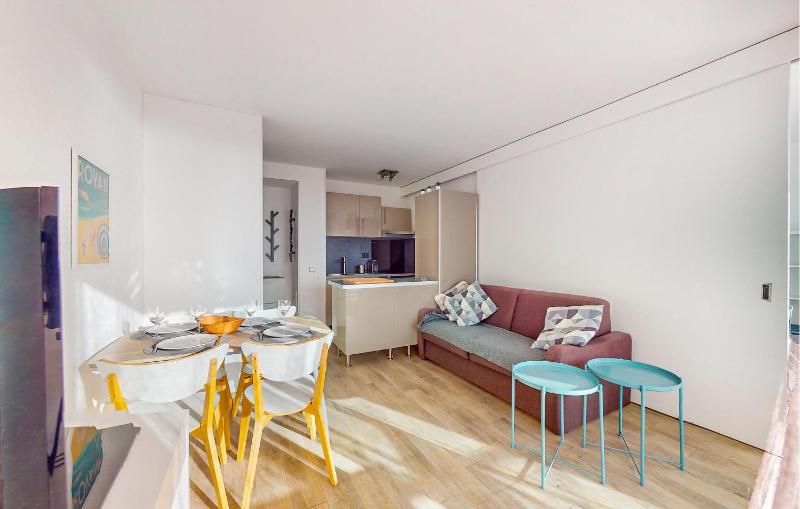 Gorgeous Apartment In Royan With House Sea View - image 27