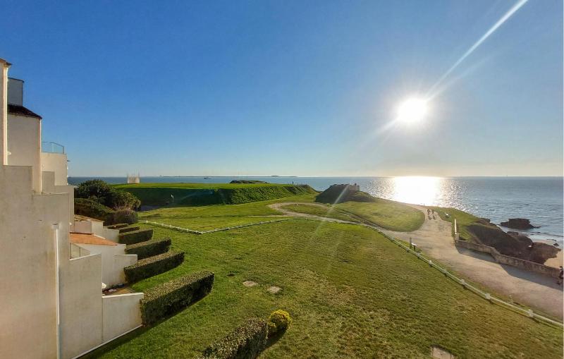 Gorgeous Apartment In Royan With House Sea View - image 12
