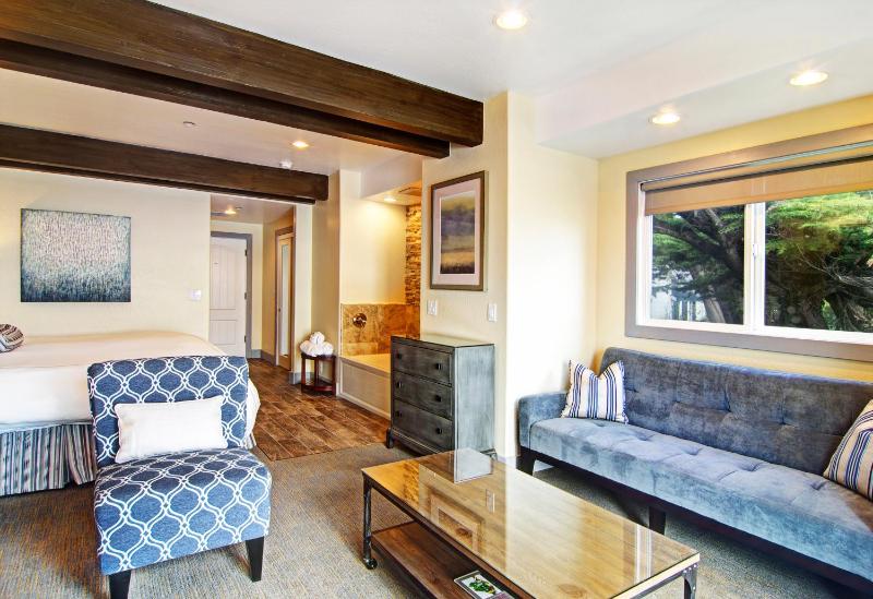 King Room with Spa Bath image 3