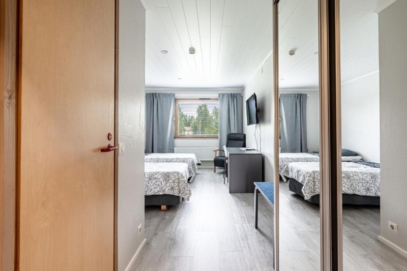 Budget Twin Room image 3