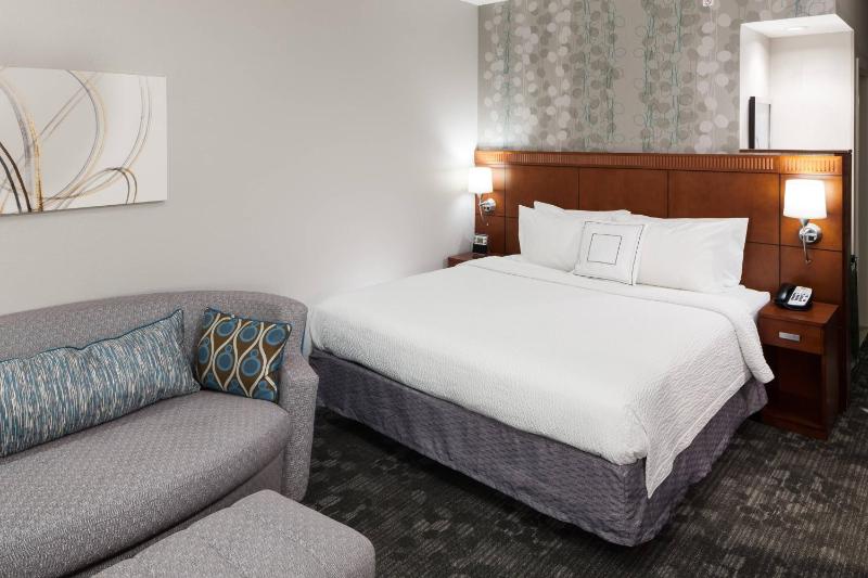 Guest room, 1 King, Sofa bed, Balcony image 4