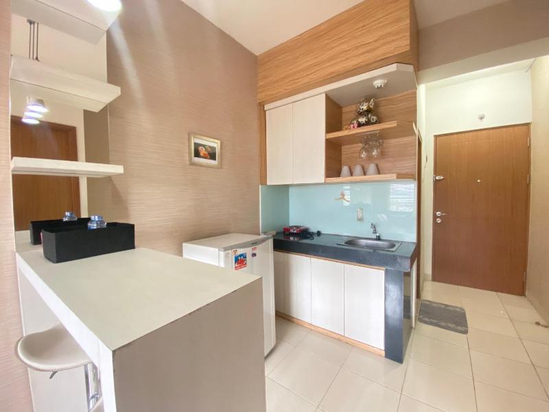Cozy 2BR at Pinewood Apartment By Travelio - image 16