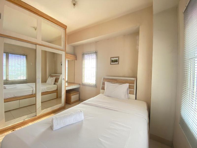 Cozy 2BR at Pinewood Apartment By Travelio - image 13