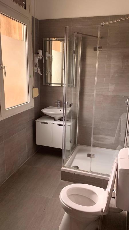 Triple Room with Bathroom image 2