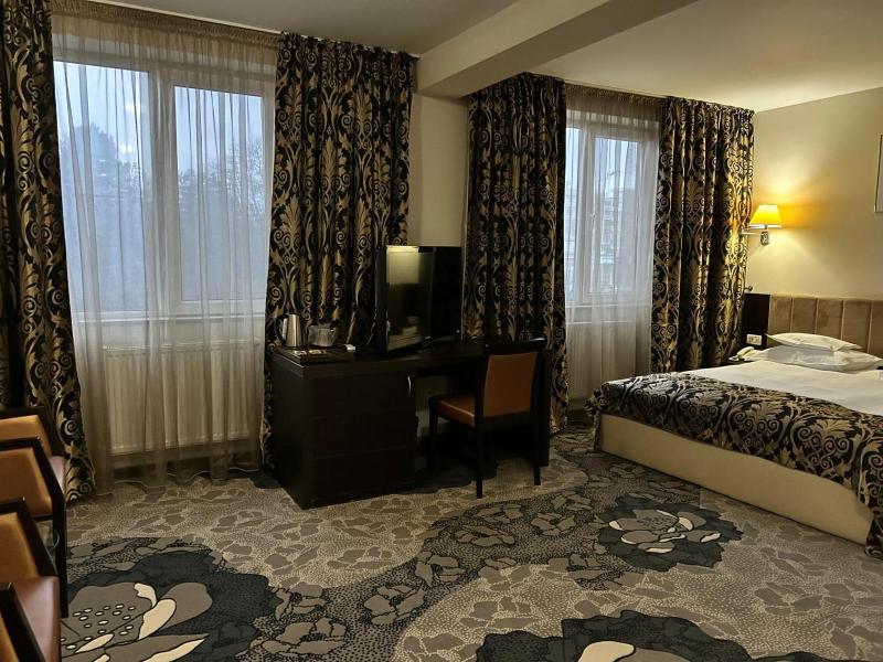 Deluxe Double or Twin Room image 1