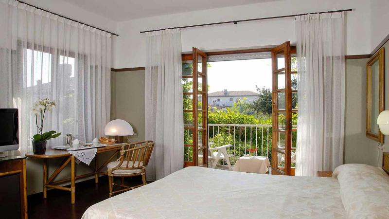 Double or Twin Room image 2