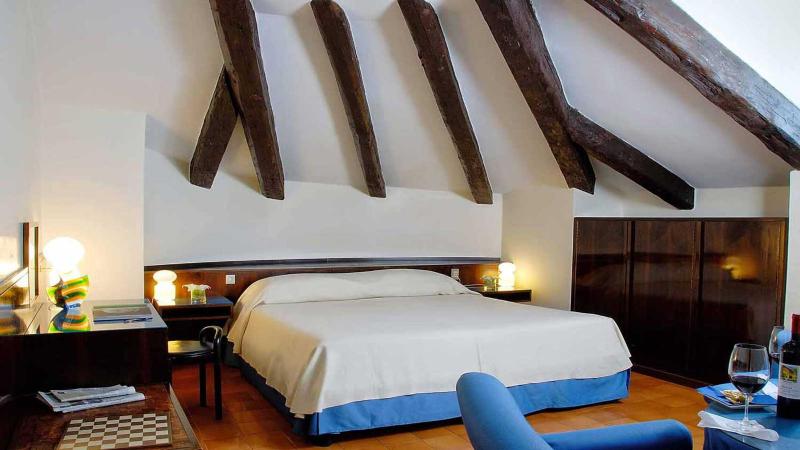 Double or Twin Room image 3