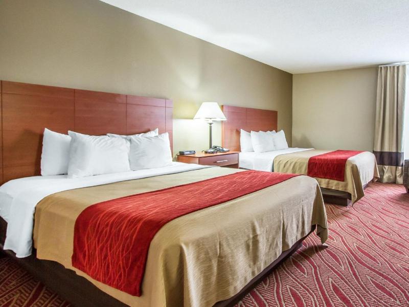Queen Room with Two Queen Beds - Non-Smoking image 1