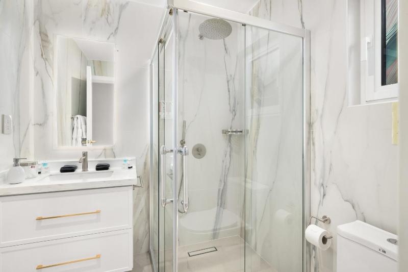 10BR Oceanfront Oasis Villaplaya Bocobay - image 32