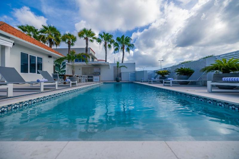 10BR Oceanfront Oasis Villaplaya Bocobay - image 43
