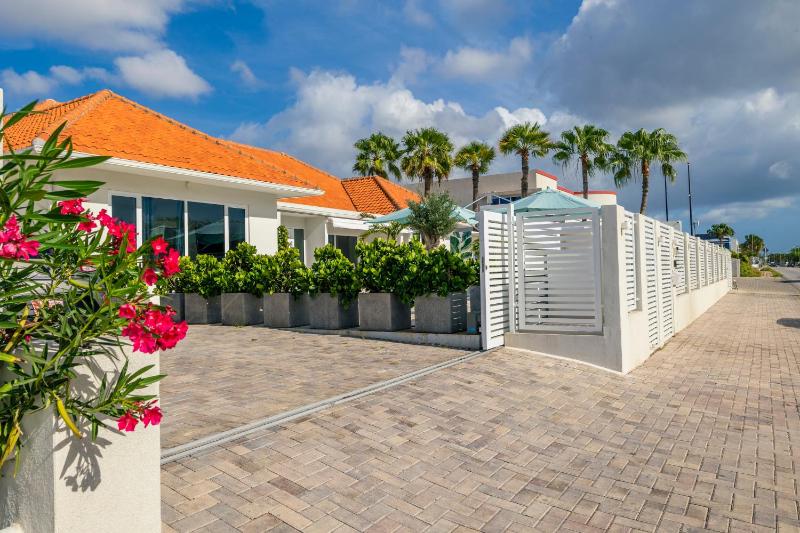 10BR Oceanfront Oasis Villaplaya Bocobay - image 18