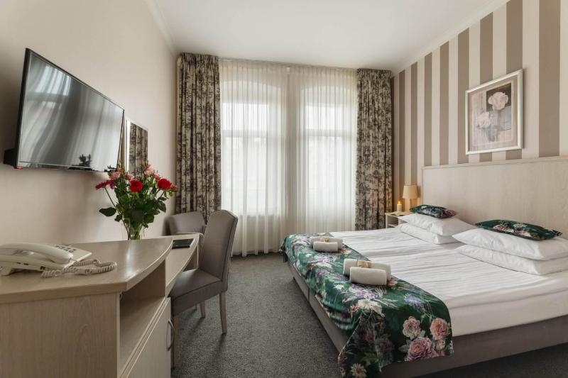 Superior Triple Room image 4