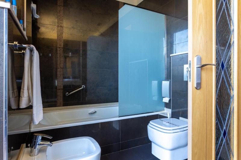 Business Single Room image 2