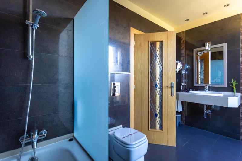 Double or Twin Room image 4