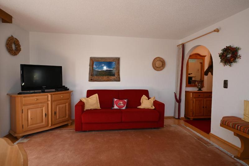 One-Bedroom Apartment with Balcony and Mountain View   image 3