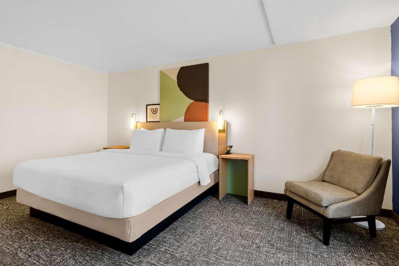 King Room image 3