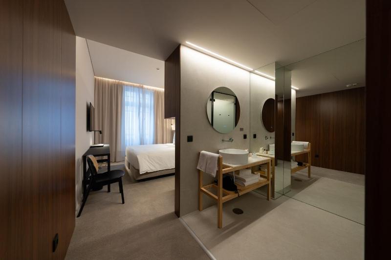 Double or Twin Room image 4