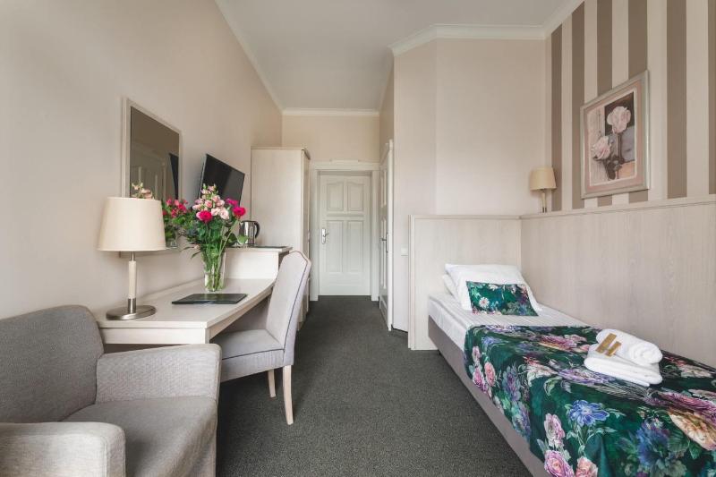 Single Room image 4