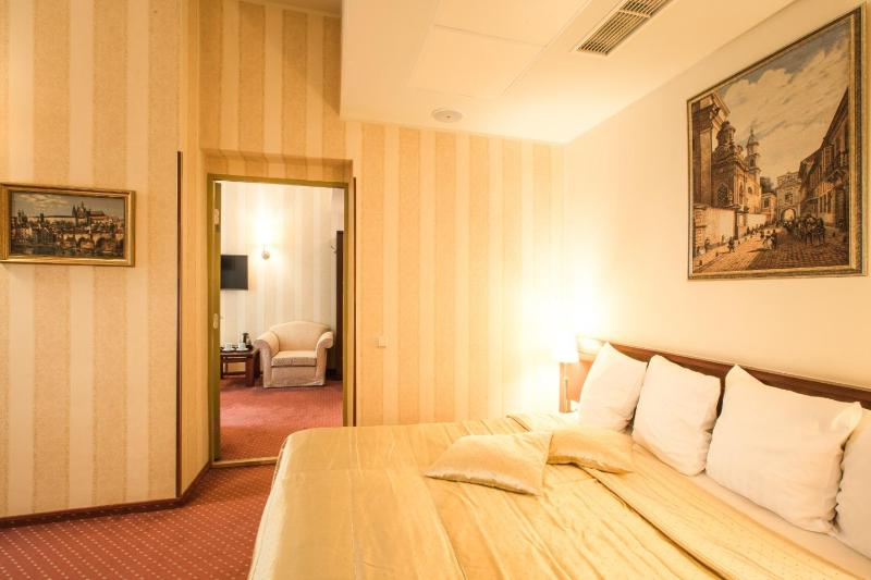 Junior Suite with Large Double Bed image 3