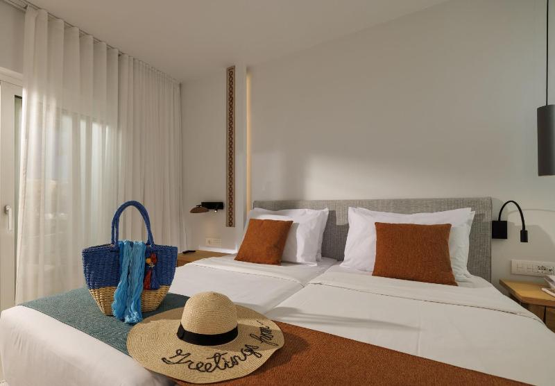 Superior Double or Twin Room with Sea View image 1