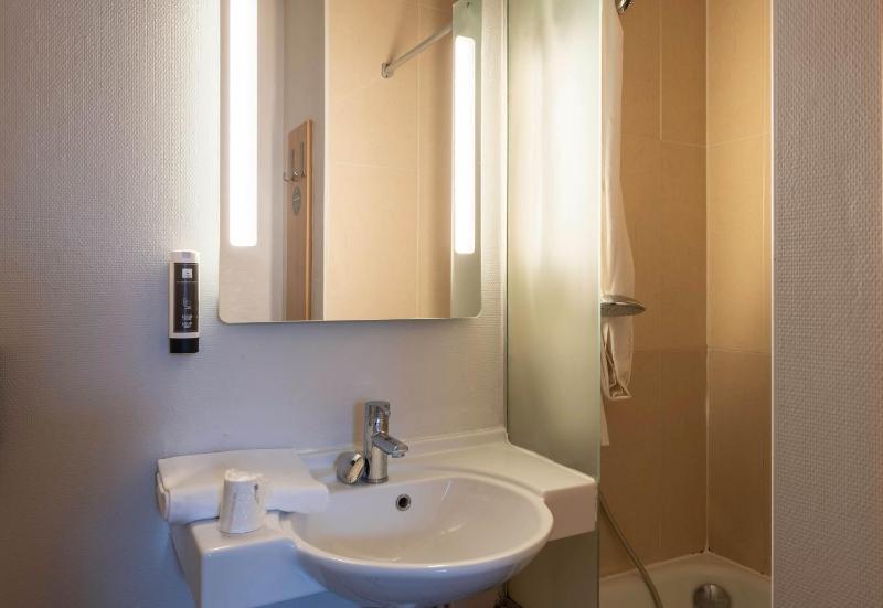 Classic Quadruple Room - Non Smoking image 3