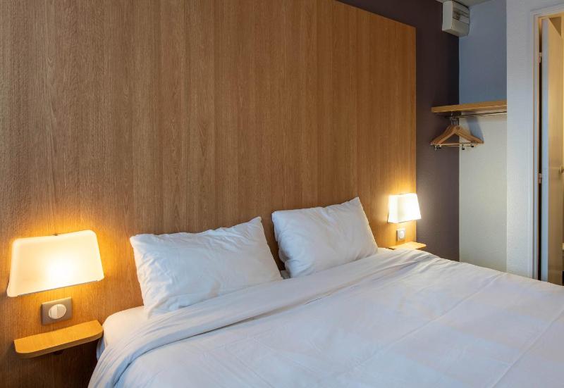 Double Room - Disability Access - Non-Smoking image 4