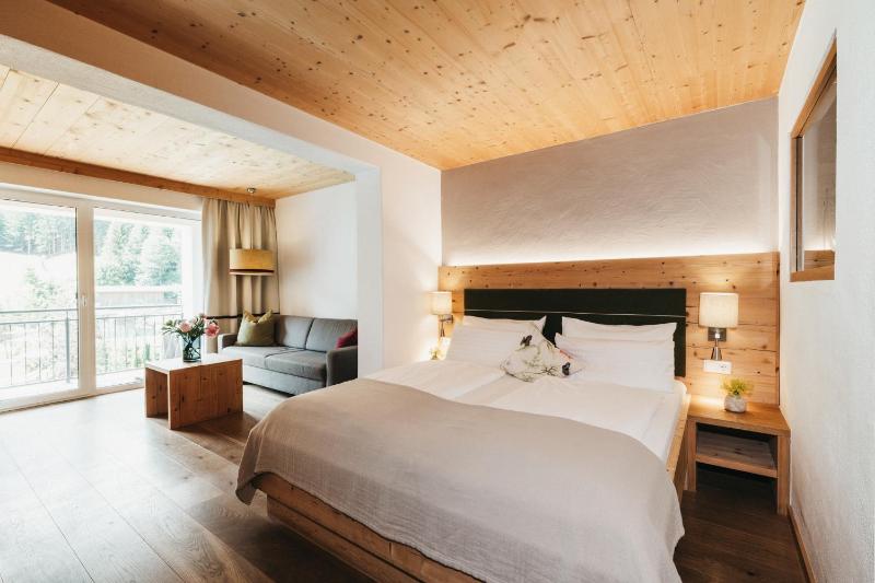 Superior Double Room with Balcony image 1