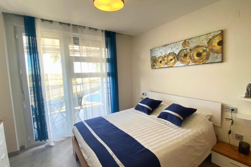 Modern flat with swimming pool terrace and equipped solarium - image 32