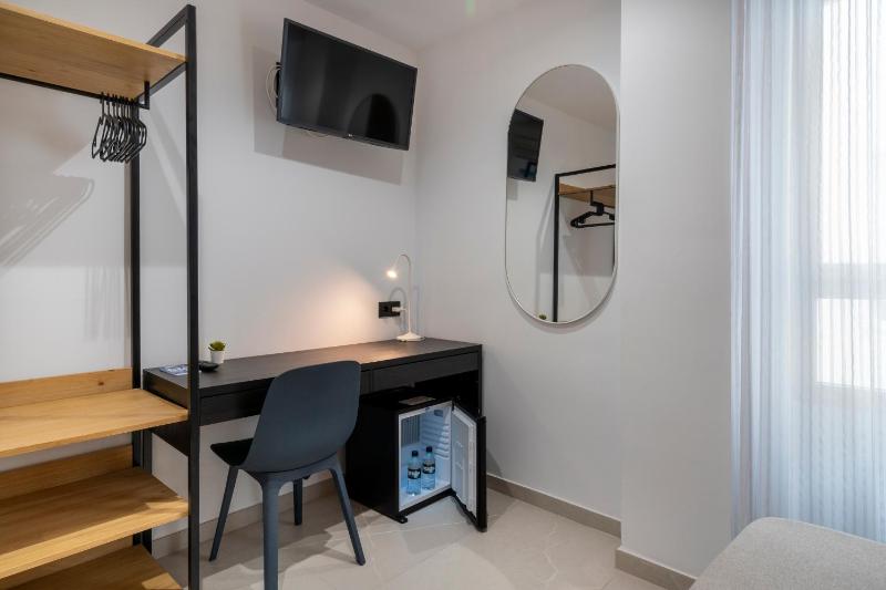 Double Room image 2